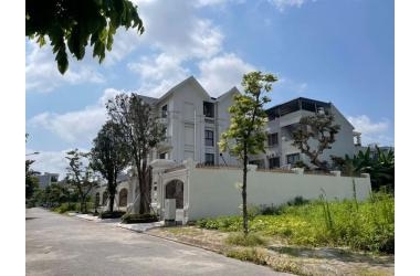 LIỀN KỀ XA LA GẦN SIÊU THỊ VINMART 80M 4T 8.2TỶ